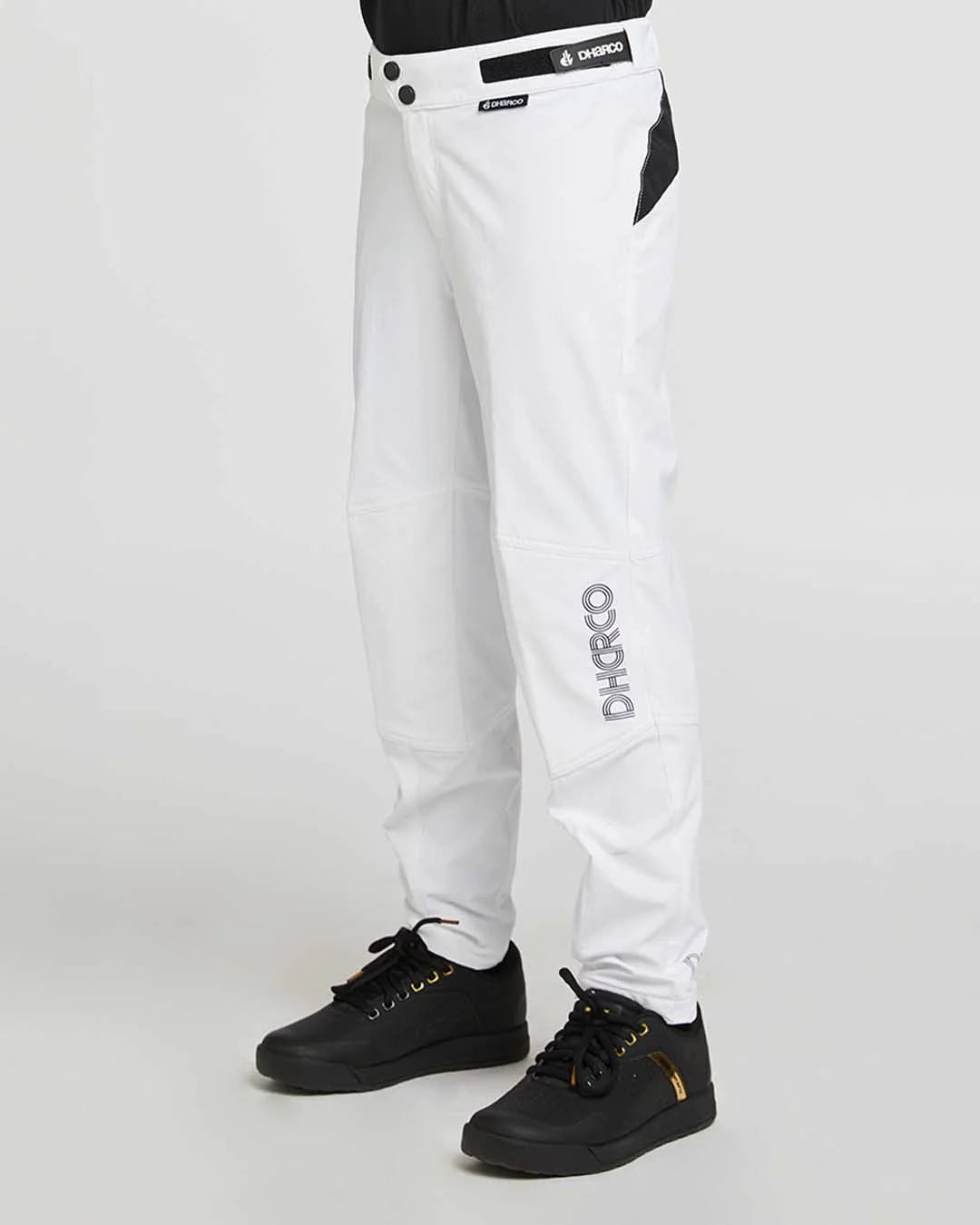 DHaRCO   YOUTH GRAVITY PANTS white