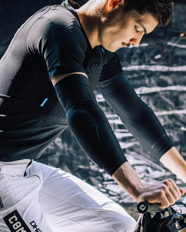Dharco Gravity Elbow Pad